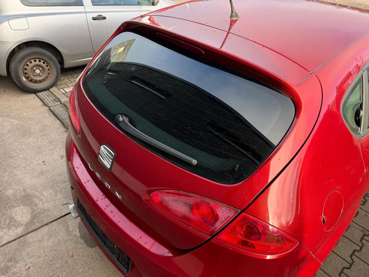 Seat Leon 1P original Heckklappe mit Scheibe LS3X Rojo Rubi Rohbau BJ06